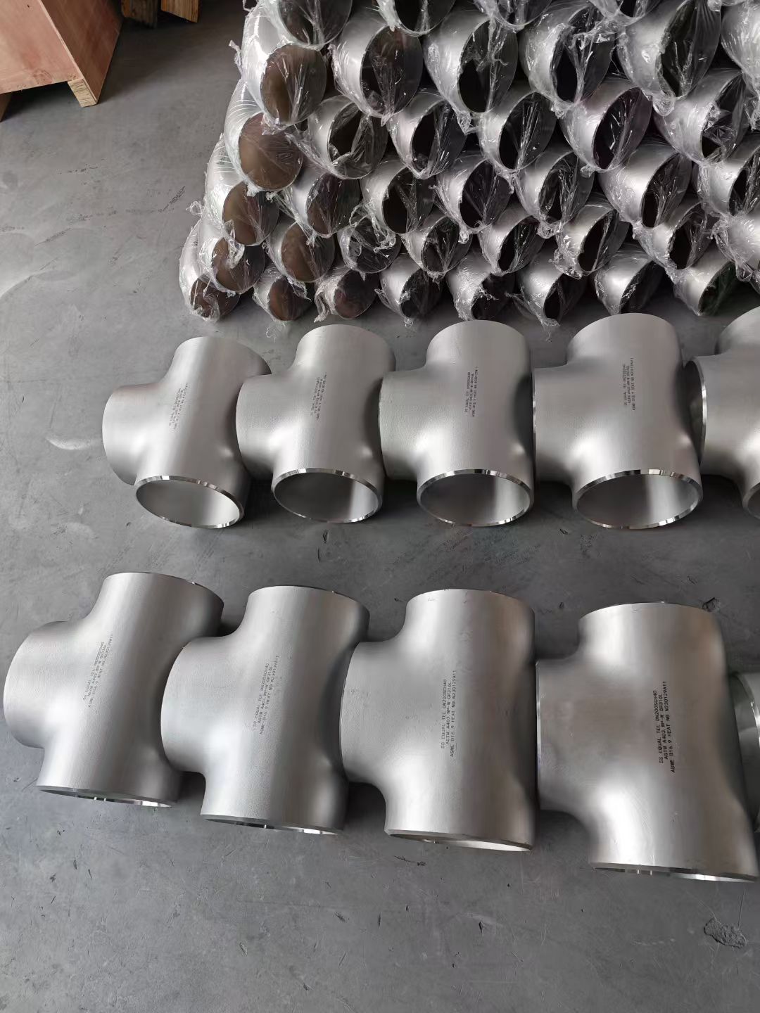 Batch of stainless steel tee fittings